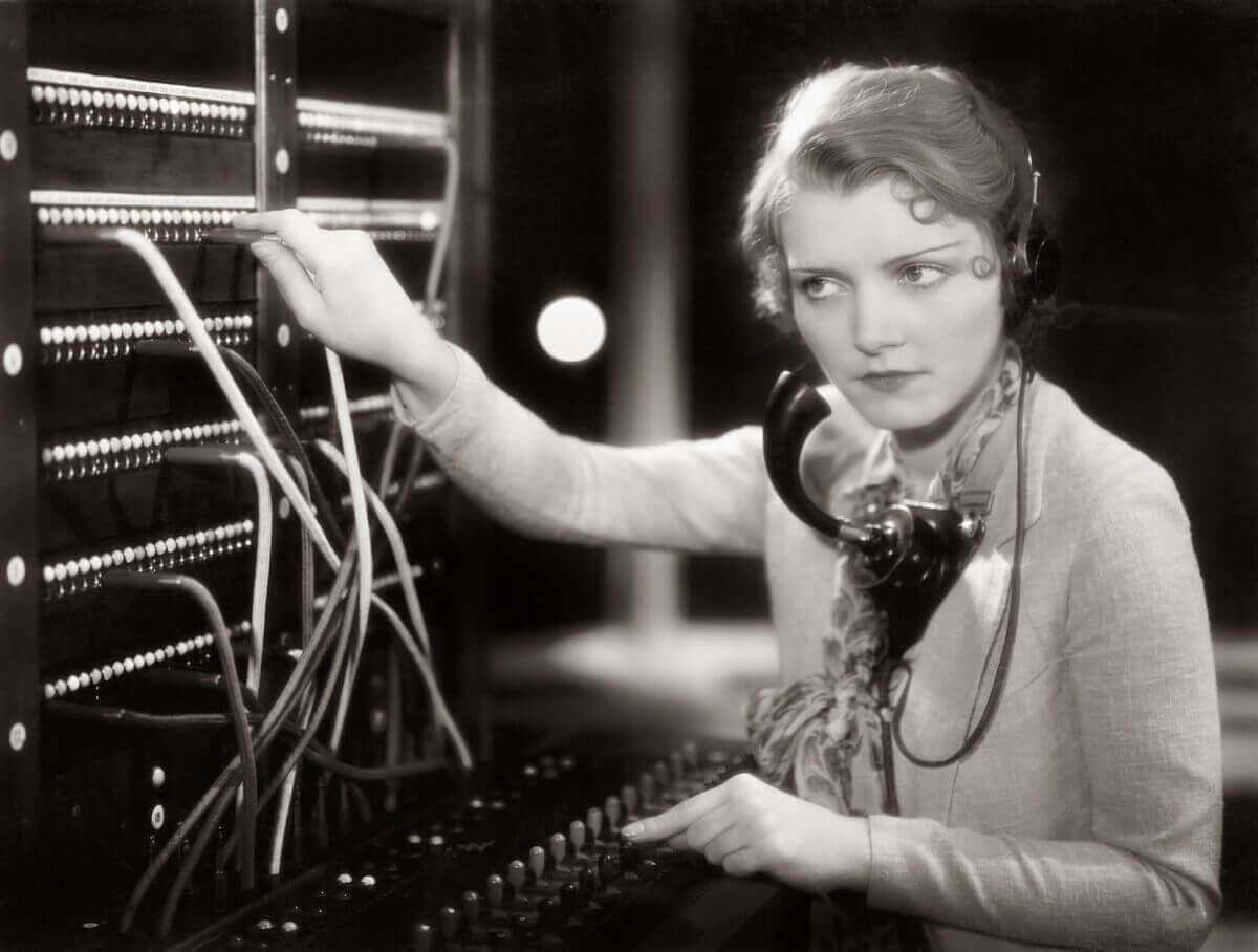 Female telephone operator from the 1920s, B&W illustration